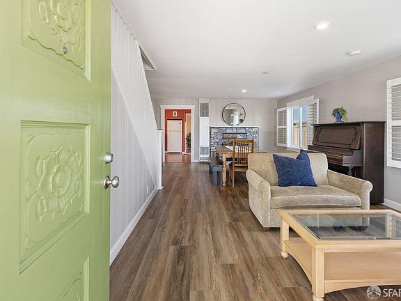 4th image of 44 Carmel Ave