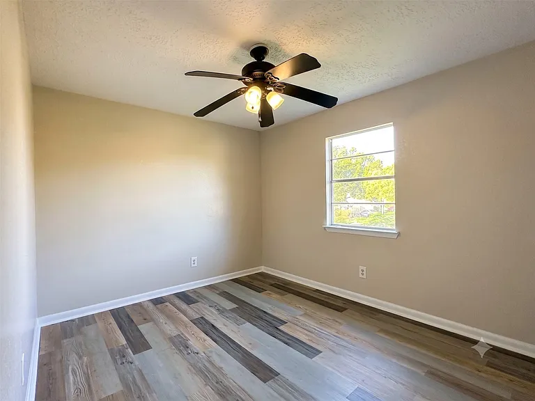 302 Morningside Dr — Photo 15