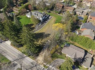 206 Lovers Ln, Hamilton, ON L9G 1G4