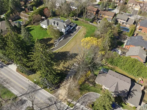 206 Lovers Ln, Hamilton, ON L9G 1G4
