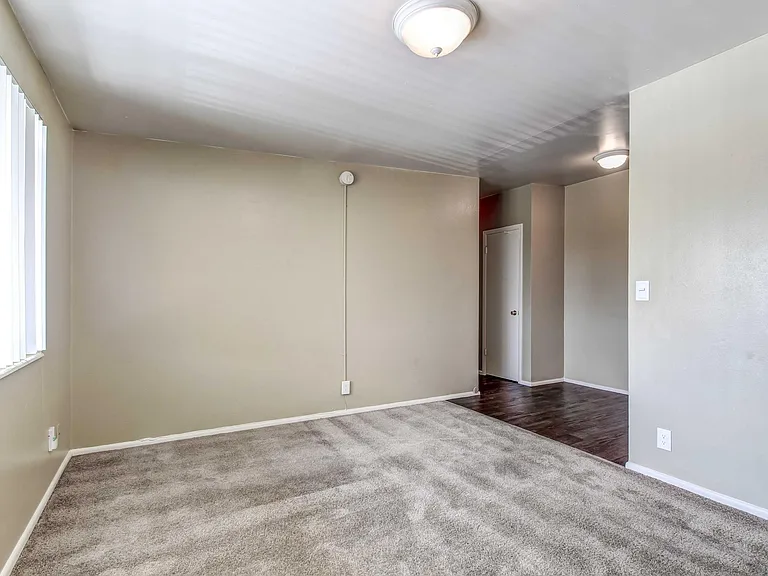 New Broadmoor — Photo 22