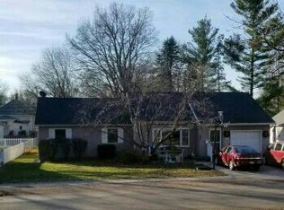 818 W Adams St, Clinton, IL 61727