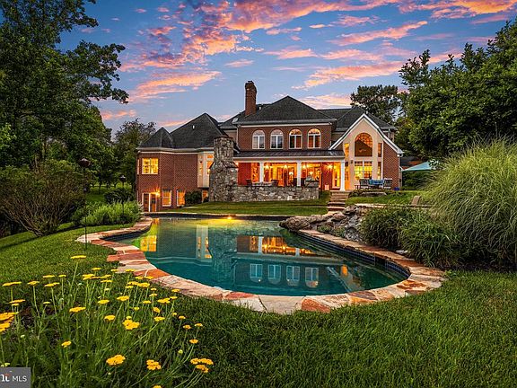 3rd image of 11 Springhill Farm Ct