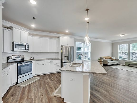 5th image of 114 Cross Arbor Dr