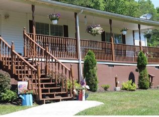 1358 River Rd, Walton, WV 25286