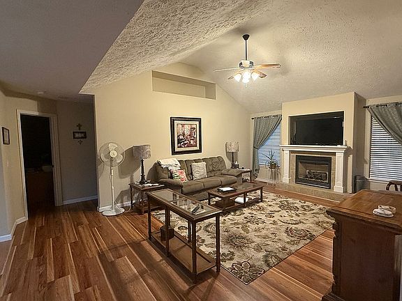 5th image of 533 N Cherrywood Ave