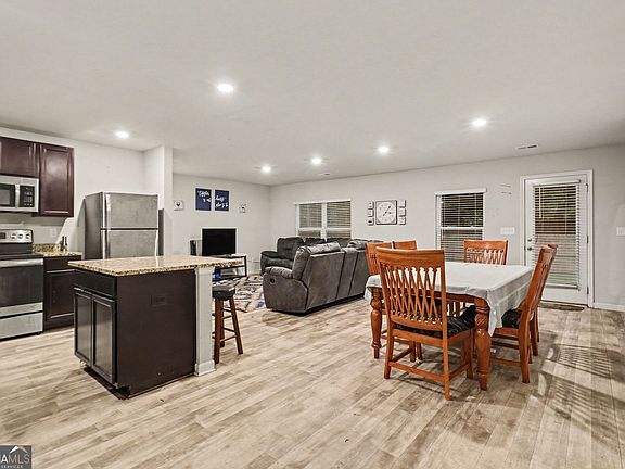 3rd image of 186 Brasch Park Dr