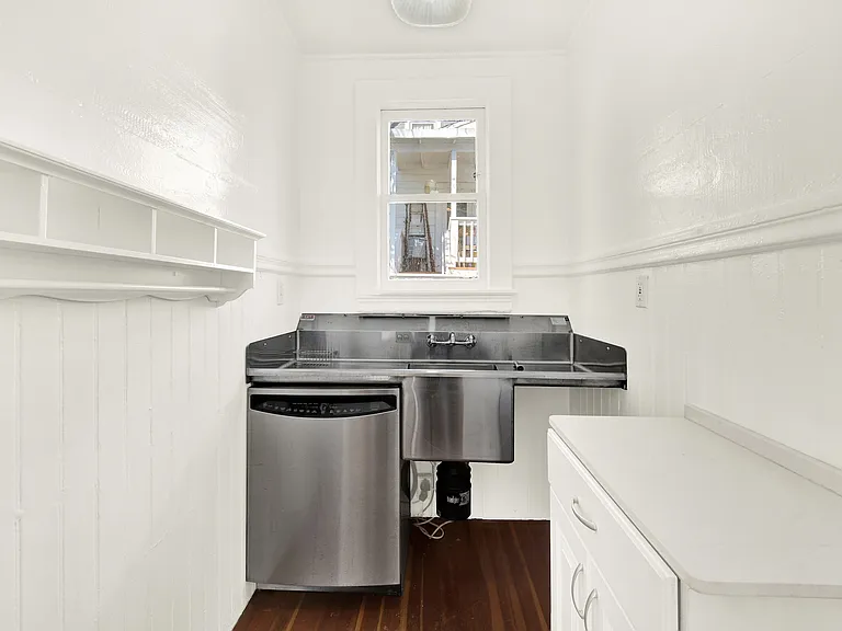 520 Indian Aly — Photo 13