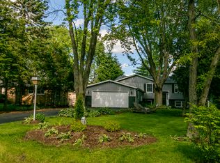 615 Deerpath Dr, Lindenhurst, IL 60046