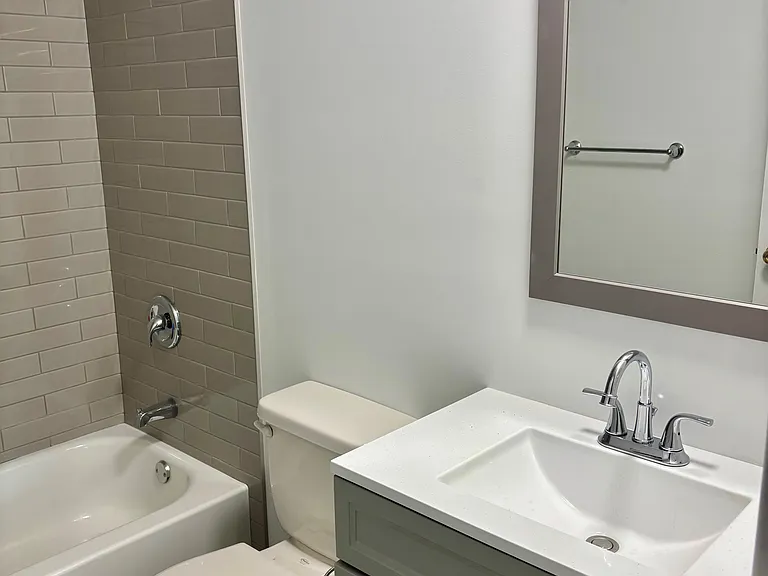 1206 E Fairview St #305 — Photo 4
