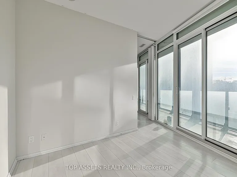 125 Peter St #602 — Photo 23