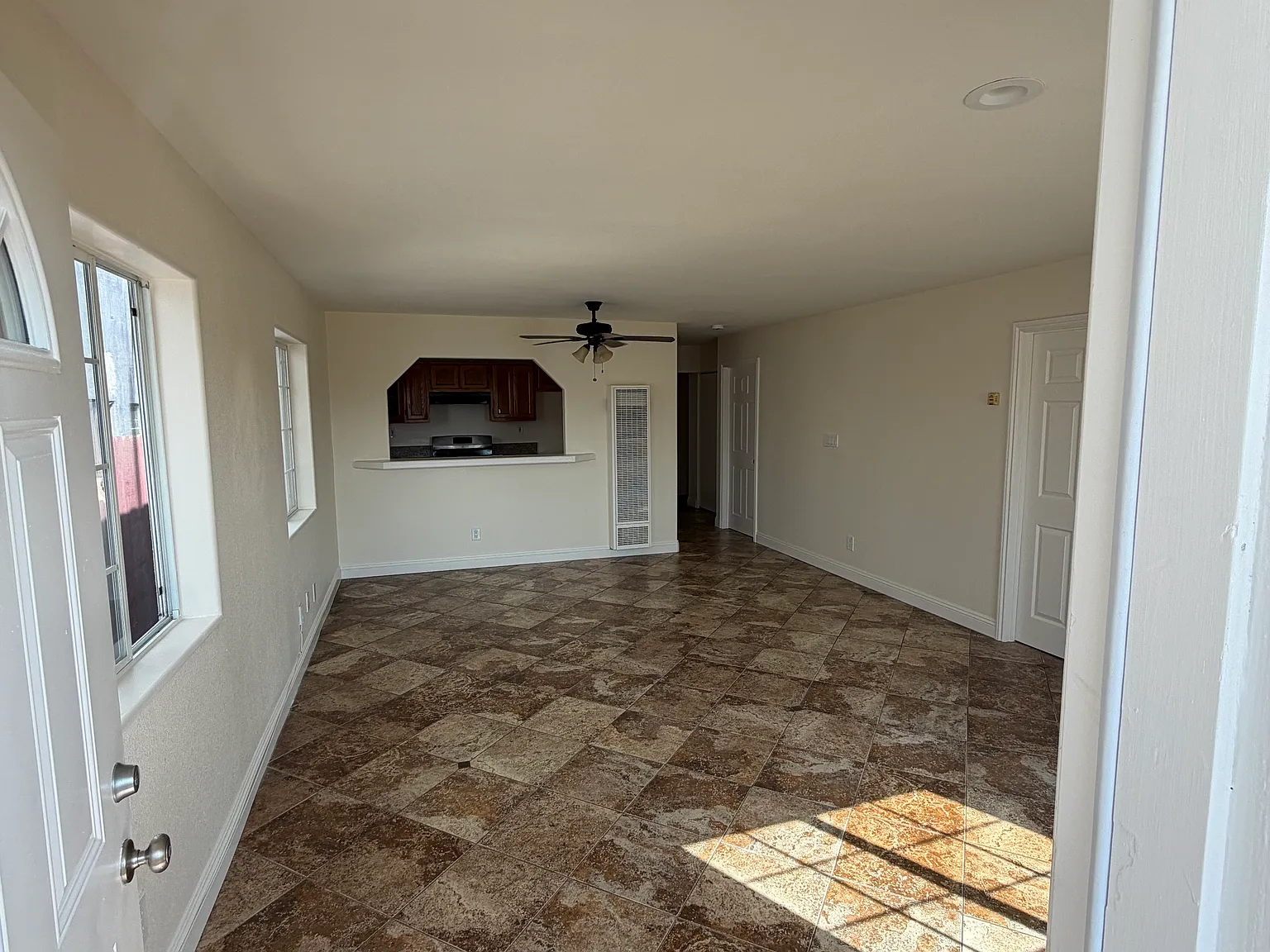 4 bed, 1200 sqft, $3,300 — Photo 3