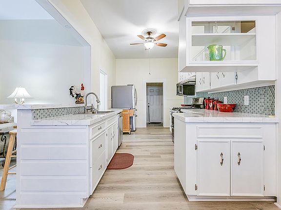 3rd image of 209 S Blanco Ave
