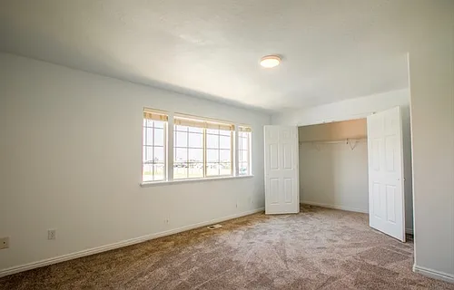 1069 S 1850 W Photo 1