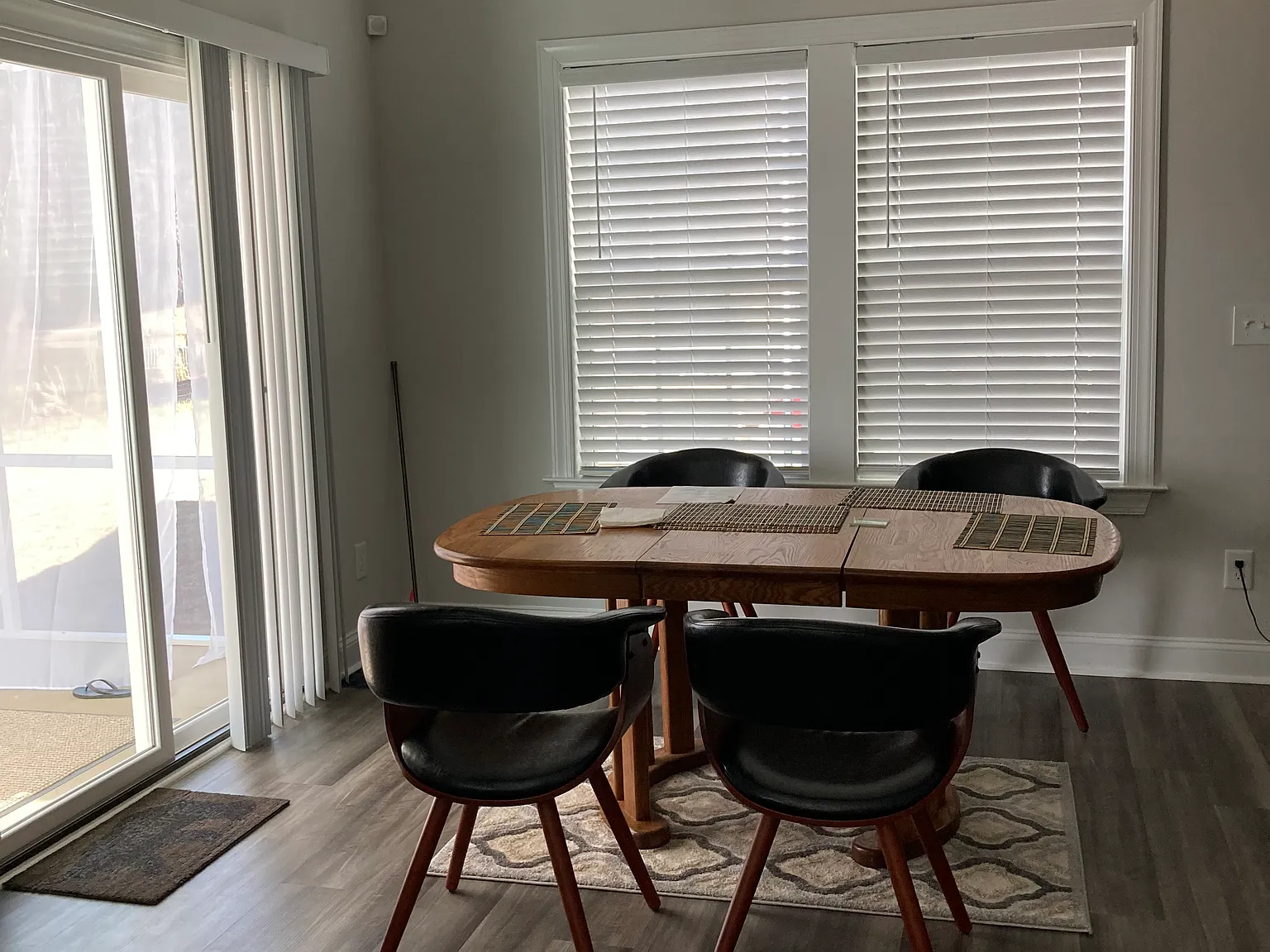 3 bed, 1841 sqft, $2,100 — Photo 2