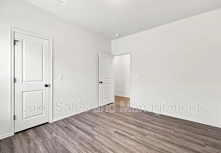 10912 Oak Hollow Dr — Photo 14