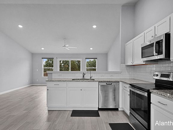 2nd image of 465 Orchard St