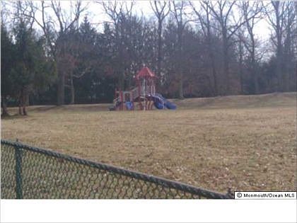 4th image of 1423 Windsor Ave