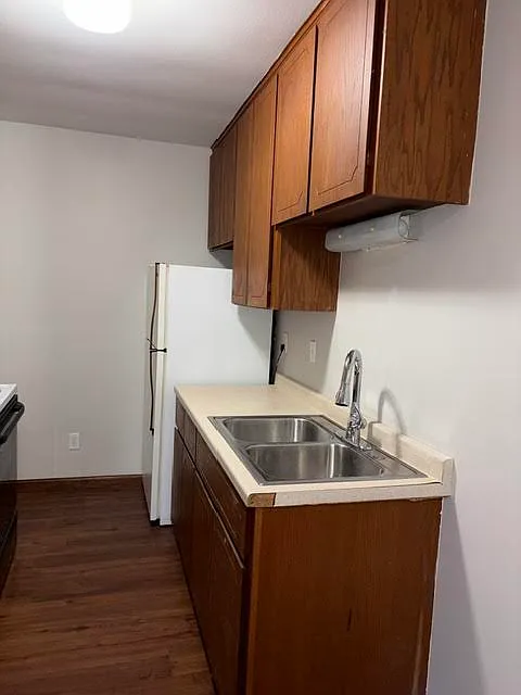 5911 Oxford St — Photo 2