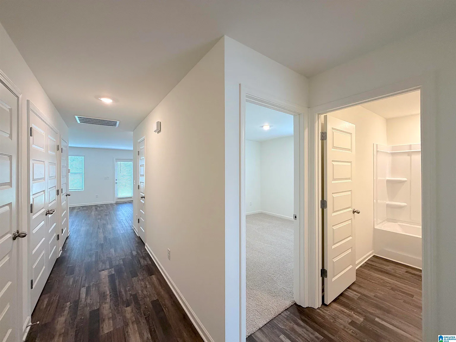 3 bed, 2.0 bath, 1272 sqft, $1,799 — Photo 3