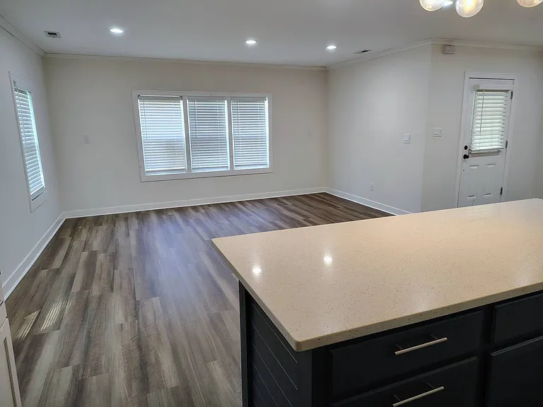 8511 Hayes St — Photo 7