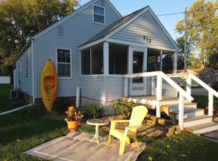 212 6th Ave S, Clear Lake, IA 50428