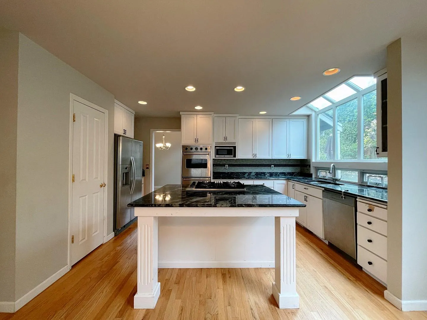 3 bed, 2.5 bath, 2930 sqft, $4,900 — Photo 4
