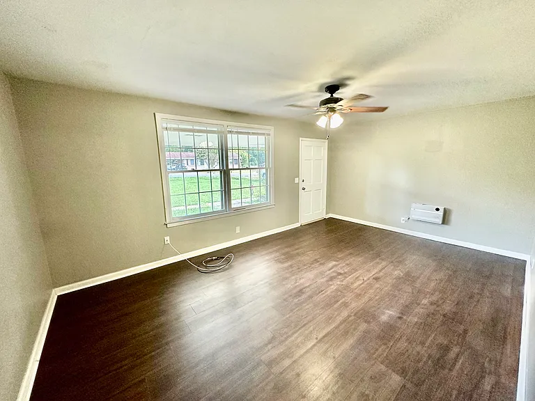 1905 Fern Dr — Photo 3