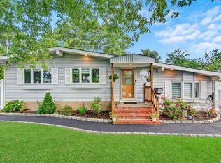 41 Peter Rd, Ronkonkoma, NY 11779