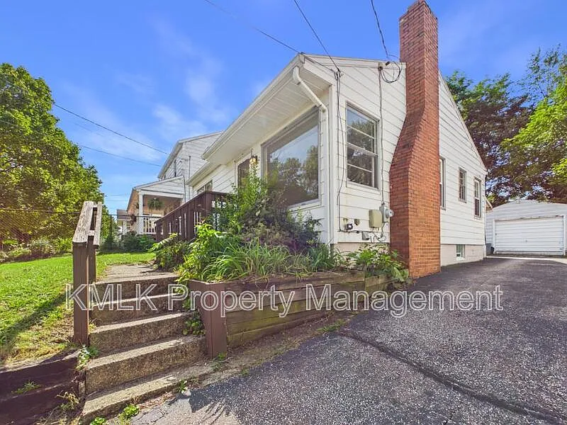 2 bed, 1.0 bath, 728 sqft, $1,295 — Photo 4