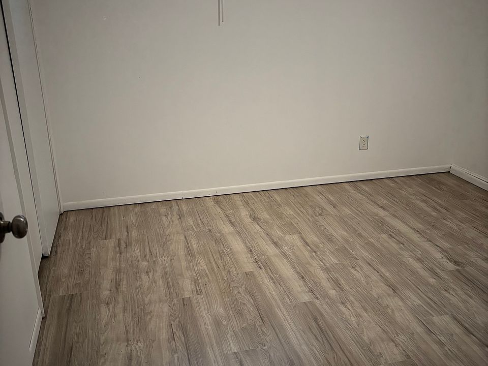 2nd image of 3411 163rd St