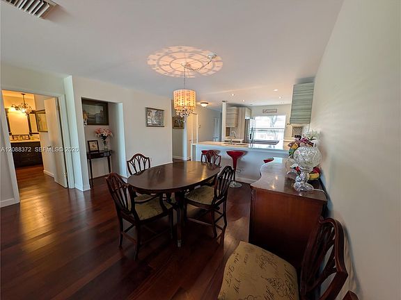 4th image of 8460 Casa Del Lago #H