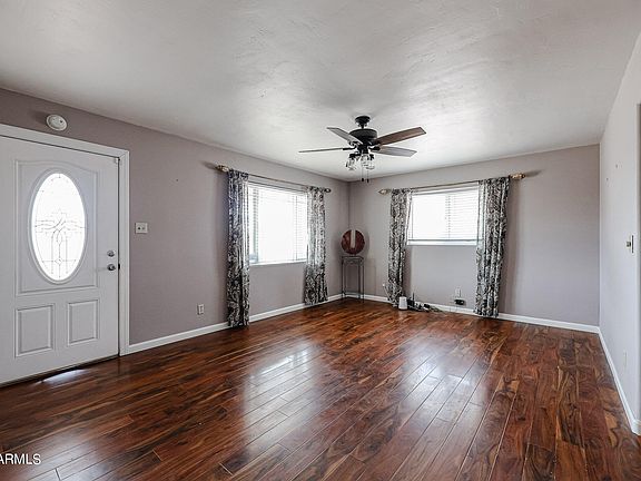 4th image of 2230 W INDIANOLA Avenue