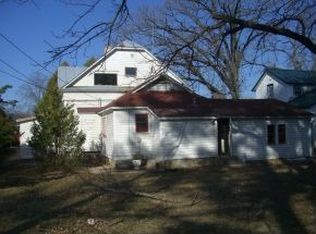319 S Division St, Waupaca, WI 54981