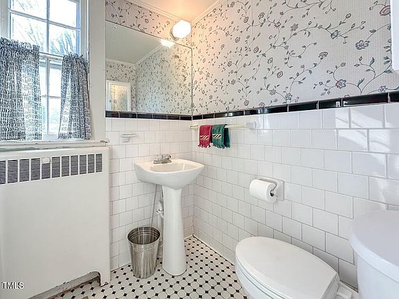 23rd image of 302 Halifax St