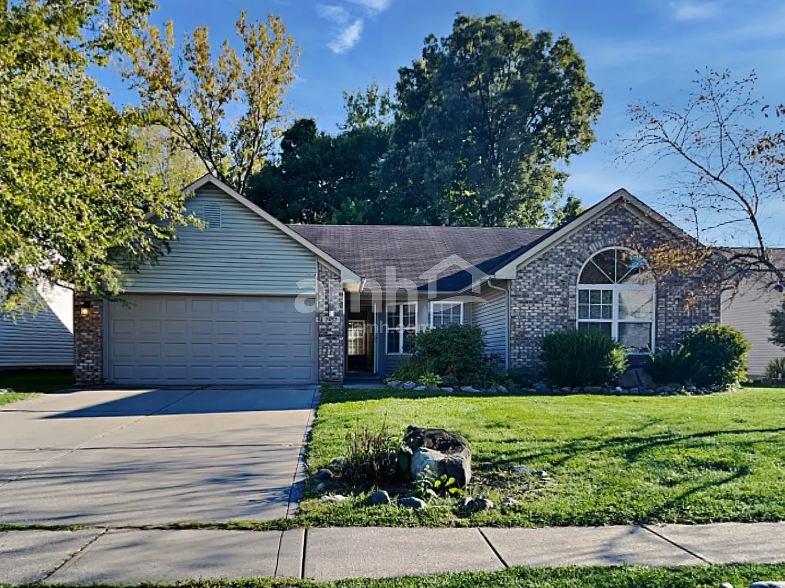 3 bed, 2.0 bath, 1634 sqft, $2,000 — Photo 1