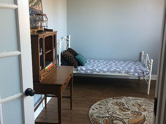 Down stairs bedroom 