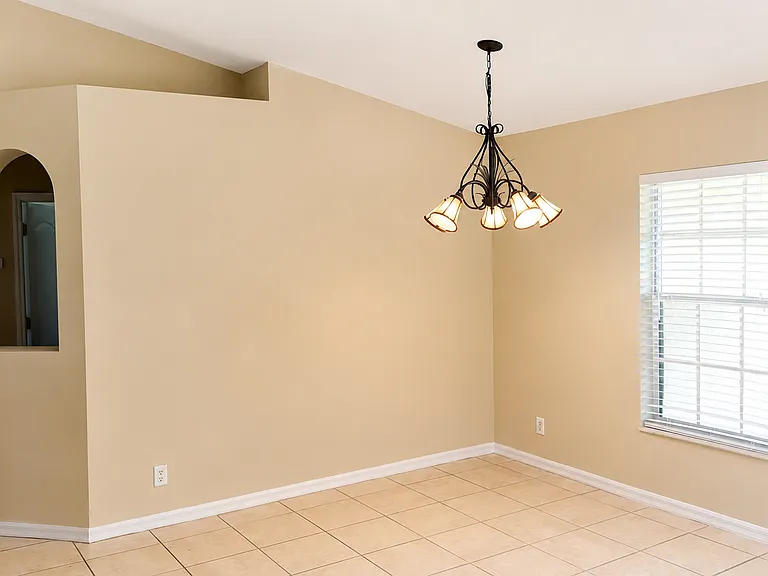 1214 NE 19th Ct — Photo 4