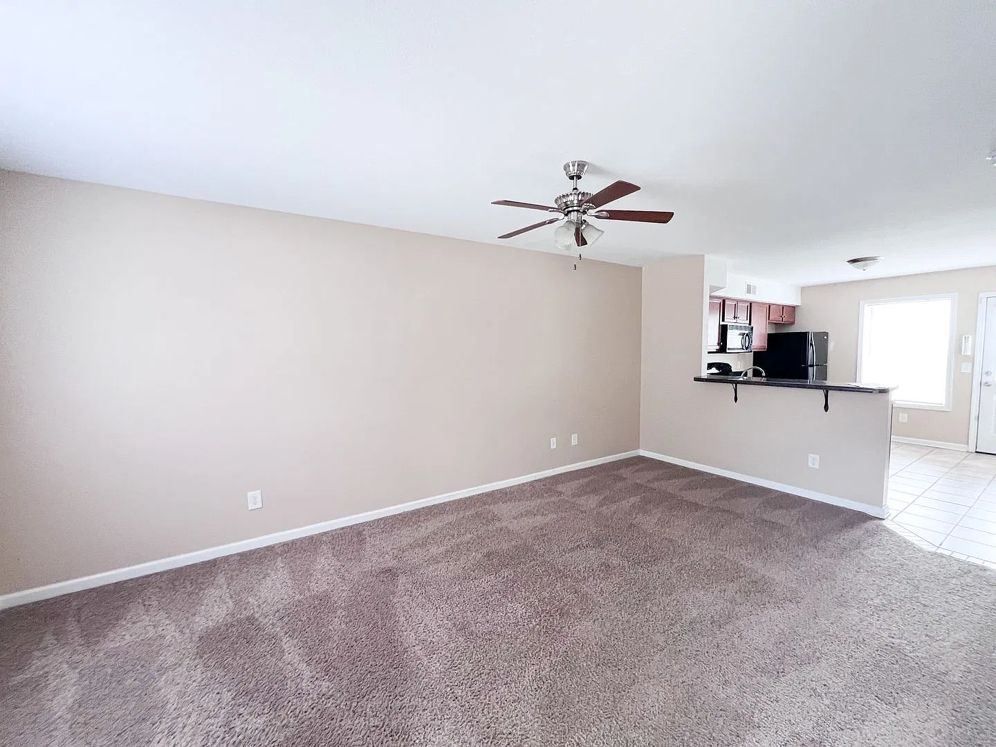 2 Bedroom 1.5 Bathroom Townhome — Photo 3