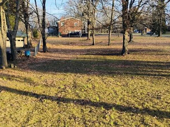 7208 Victoria Dr, Louisville, KY 40228