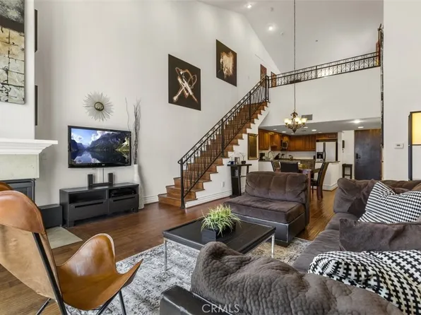 10862 Bloomfield St APT 302, North Hollywood, CA 91602