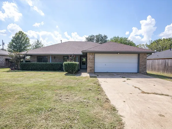 15 Christi Ln, Krum, TX 76249