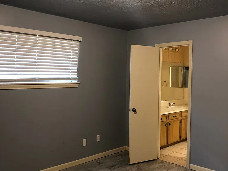 3006 Glen Ct — Photo 9