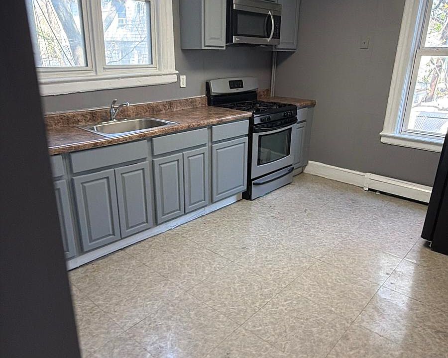 1st image of 72 Eaton Pl #1