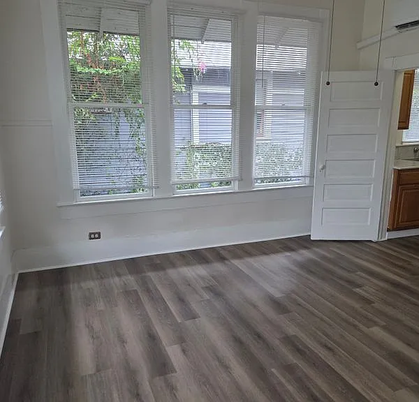 716 E Guenther St #B — Photo 7