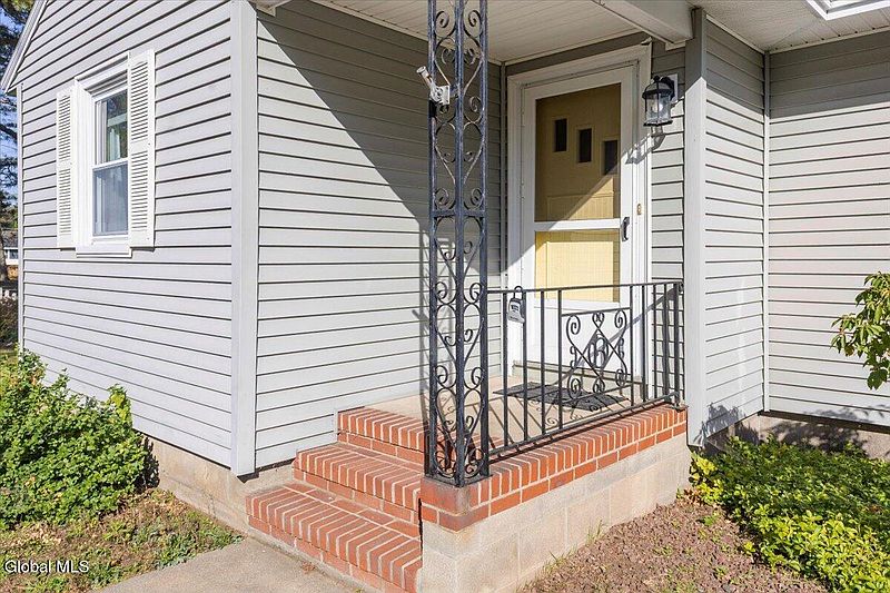 5th image of 10 Linden Street