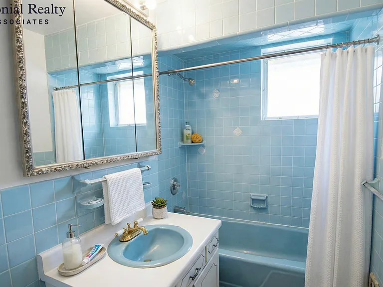 10 Strathmore Rd #10 — Photo 8
