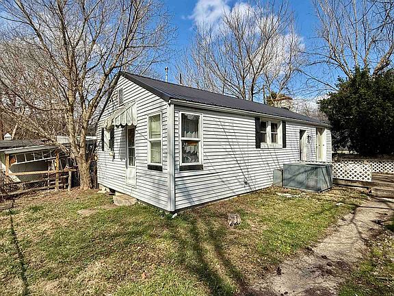 2nd image of 815 Reed Ct