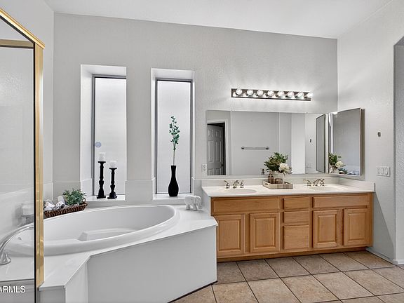 3rd image of 860 W CHERRYWOOD Drive