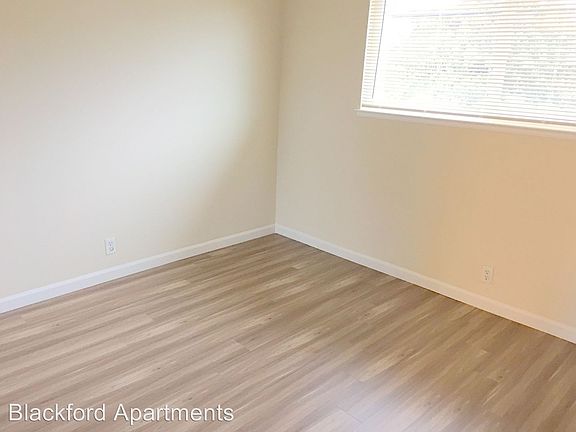 4th image of 3801 Blackford Ave APT 04